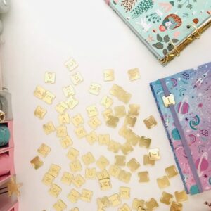 Charm Letras p/ Elástico em Acrílico Dourado